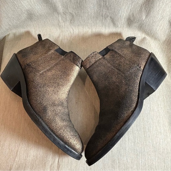 & OTHER STORIES SZ 9 Rare Old Gold Black Pull On Pointy Toe Stacked Heel Booties - Picture 7 of 11